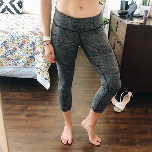 lululemon low rise 3/4 length yoga pants
